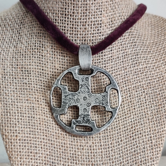 Metropolitan Museum of Art Maltese Cross Pin Pendant - Picture 5 of 15